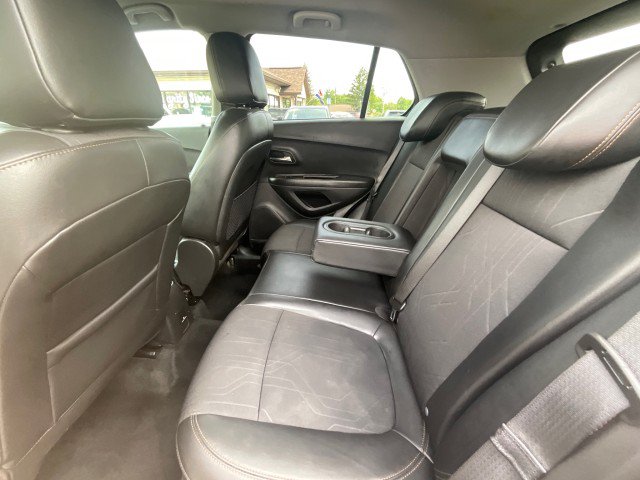 Used 2020 Chevrolet Trax LT w/ LT Convenience Package AWD/4WD image 23