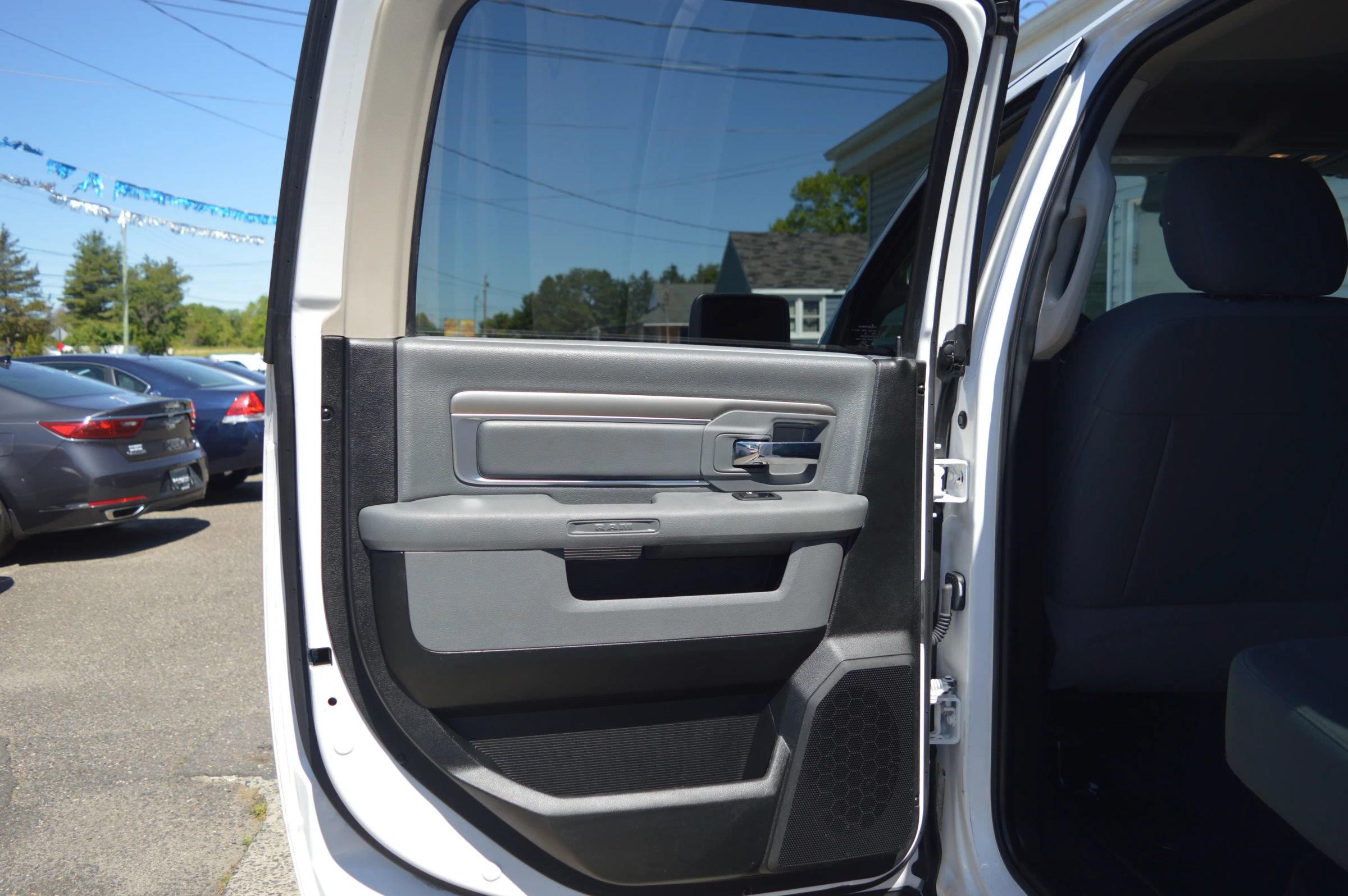 Used 2020 RAM 1500 Classic SLT RWD image 23