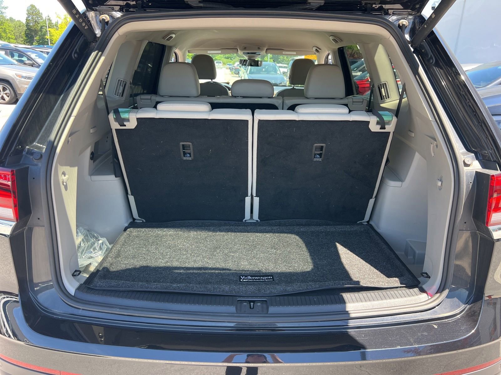 Used 2024 Volkswagen Atlas SE FWD image 35