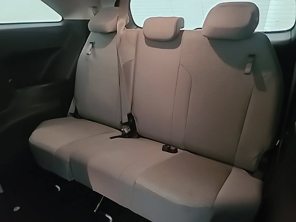 Used 2025 Toyota Sienna LE FWD image 22