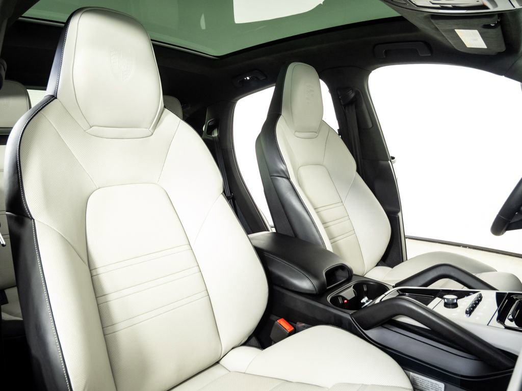 Used 2025 Porsche Cayenne GTS image 24