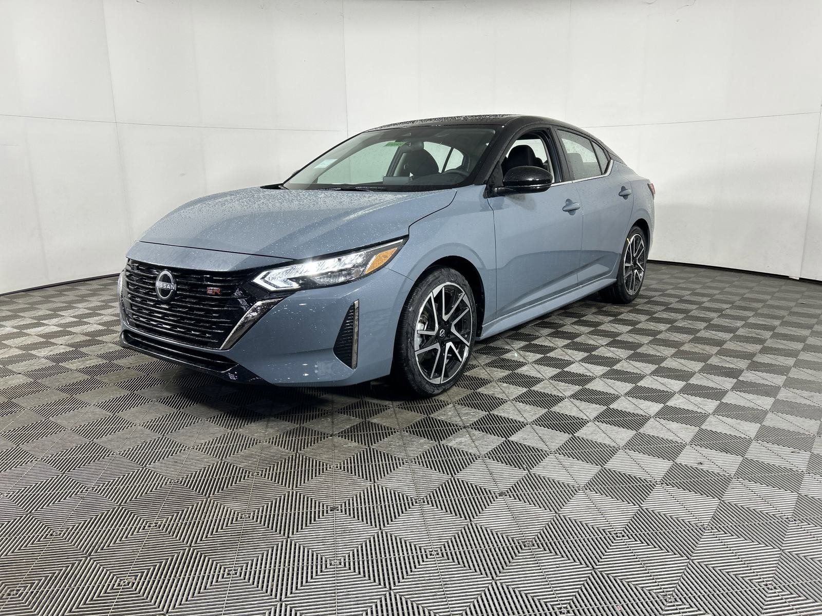 New 2025 Nissan Sentra SR FWD image 3