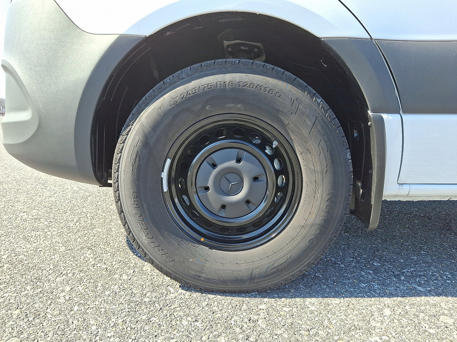 Used 2025 Mercedes-Benz Sprinter 2500 image 10