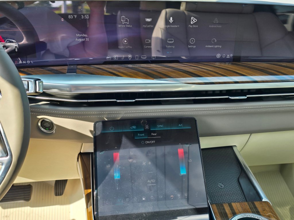 New 2026 Cadillac Escalade Platinum Luxury w/ LPO, Floor Liner Package AWD/4WD image 15