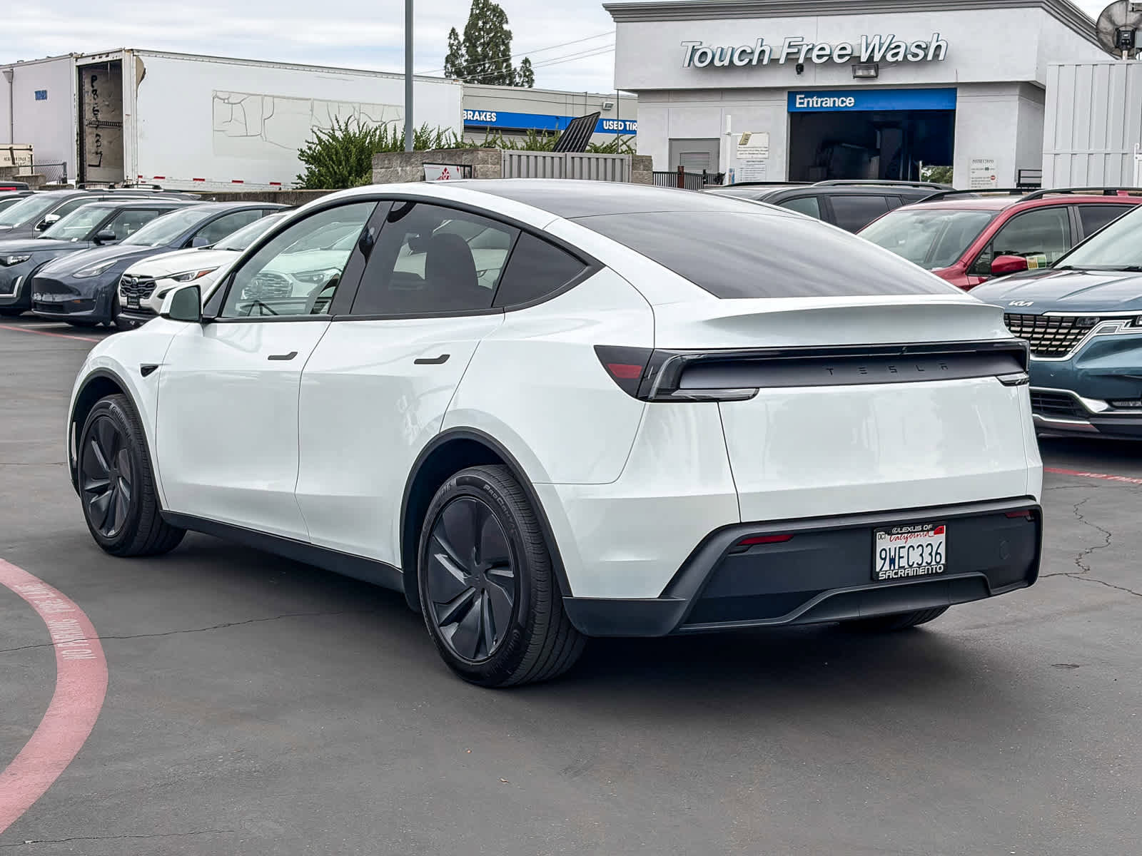 Used 2026 Tesla Model Y 2WD image 2