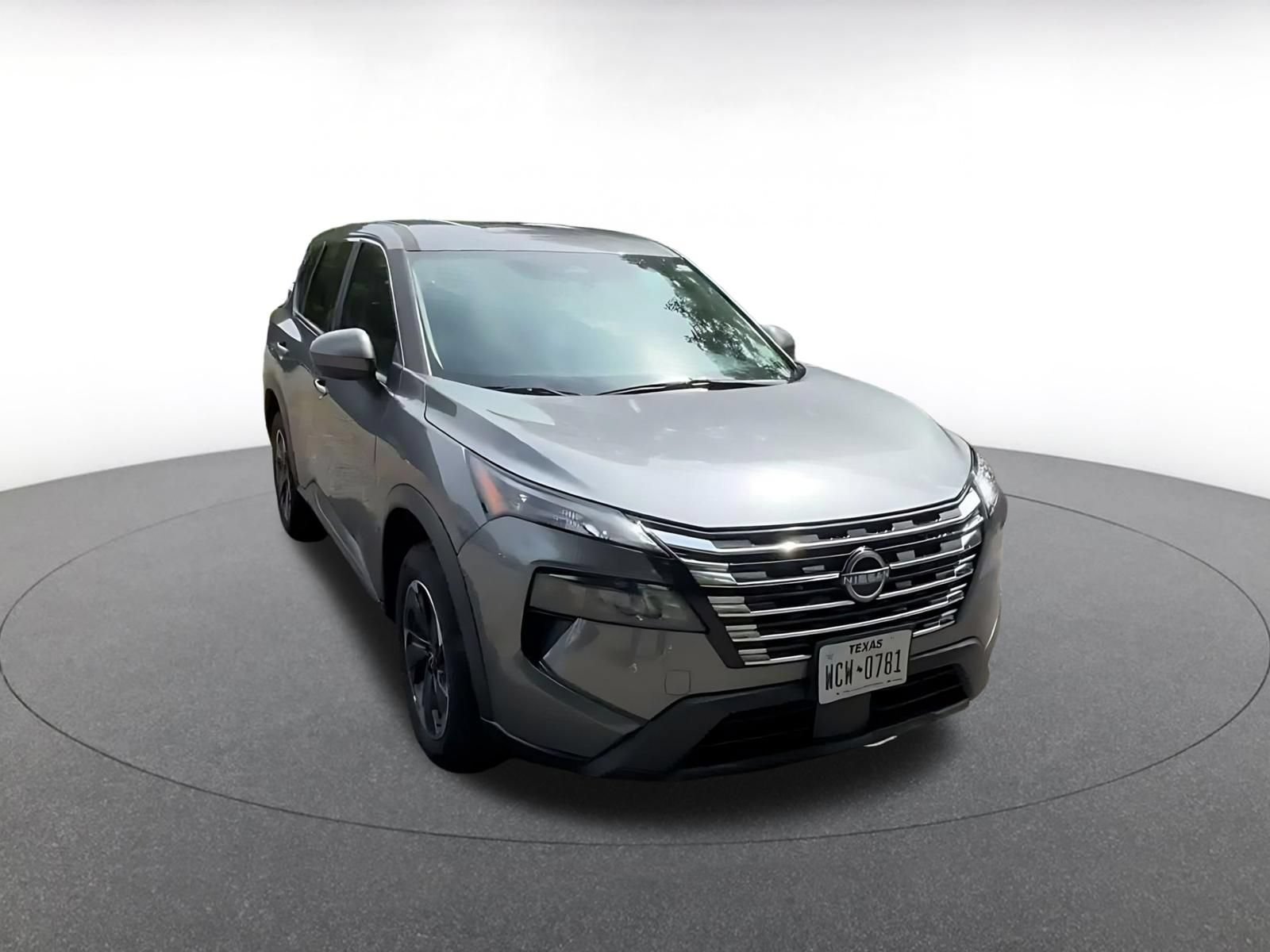 Used 2025 Nissan Rogue SV FWD image 2