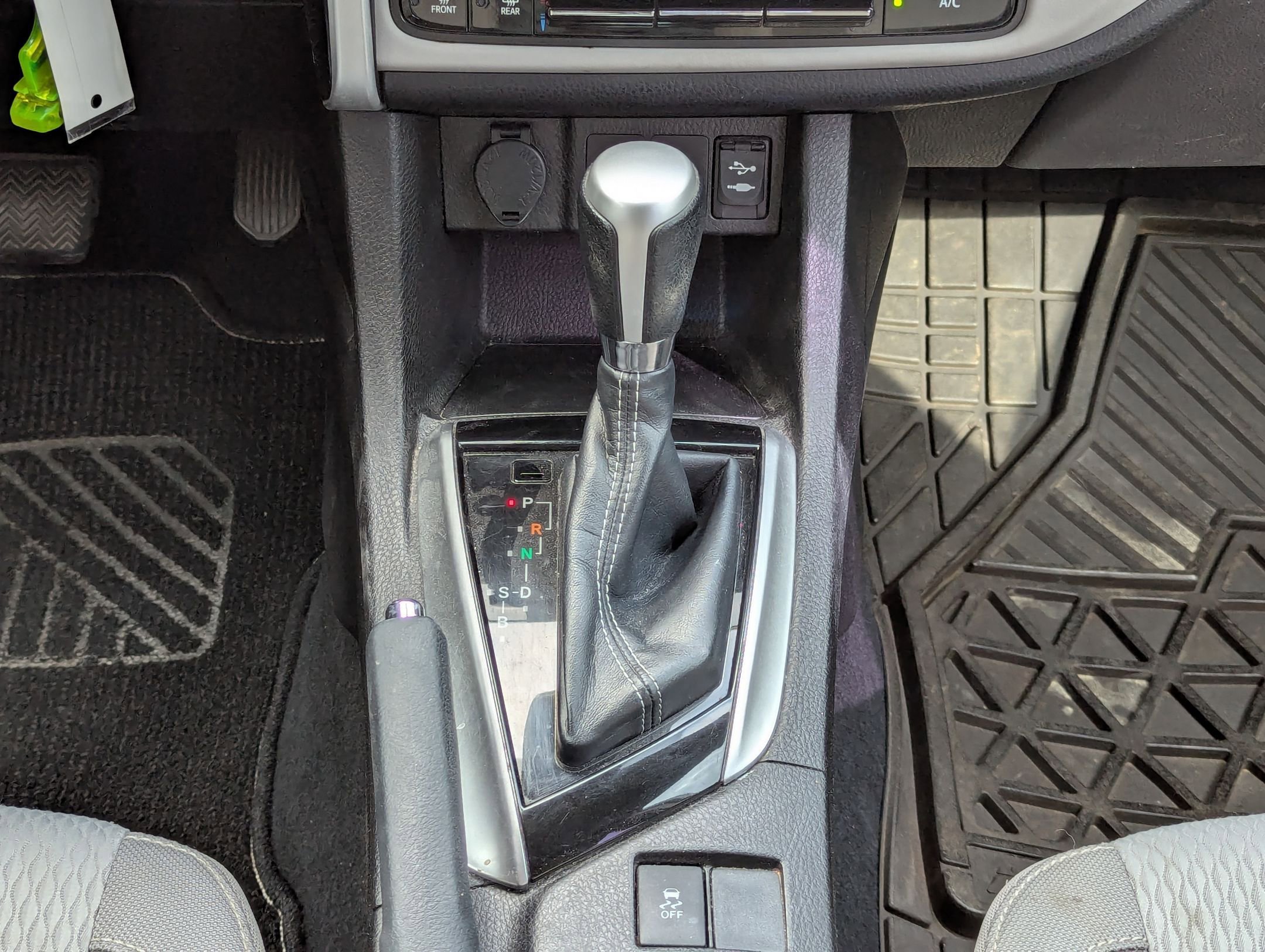 Used 2018 Toyota Corolla L image 18