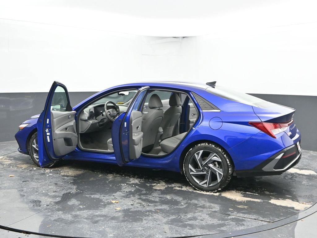Used 2025 Hyundai Elantra SEL image 75