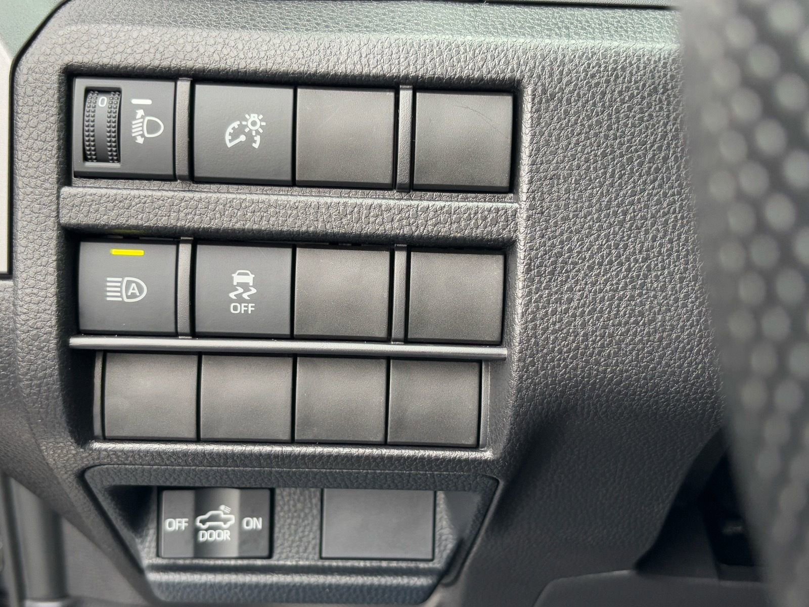 Certified 2025 Toyota Tacoma SR5 image 28