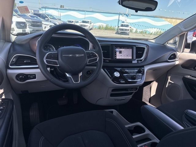 Used 2023 Chrysler Voyager LX FWD image 14