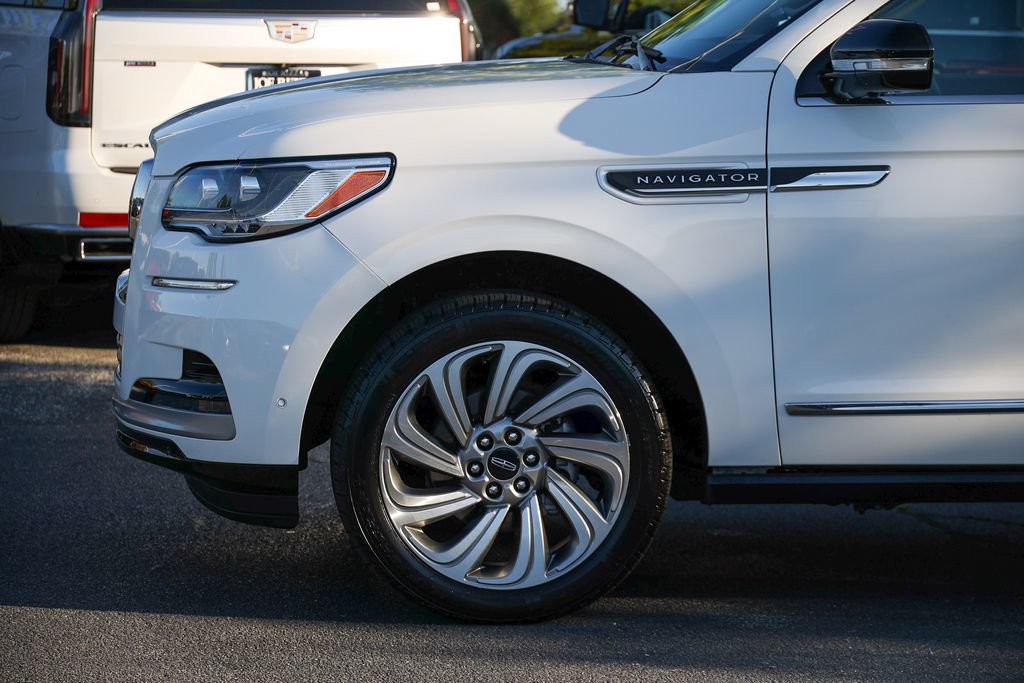 Used 2022 Lincoln Navigator Reserve AWD/4WD image 24