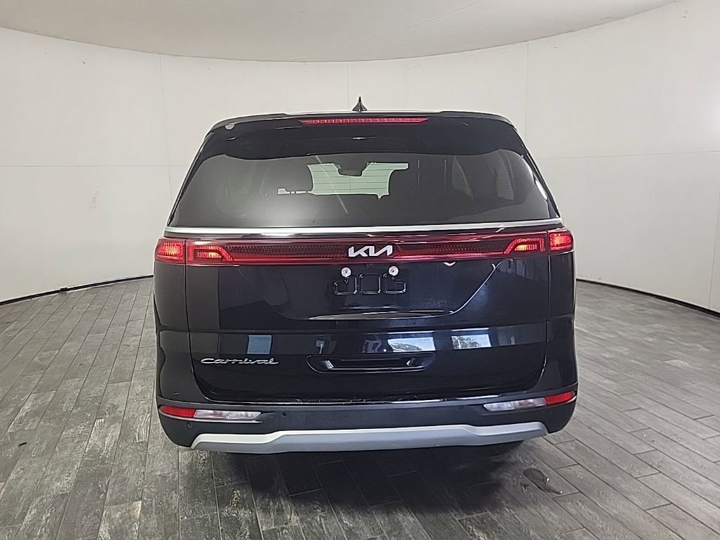 Used 2022 Kia Carnival LX image 8