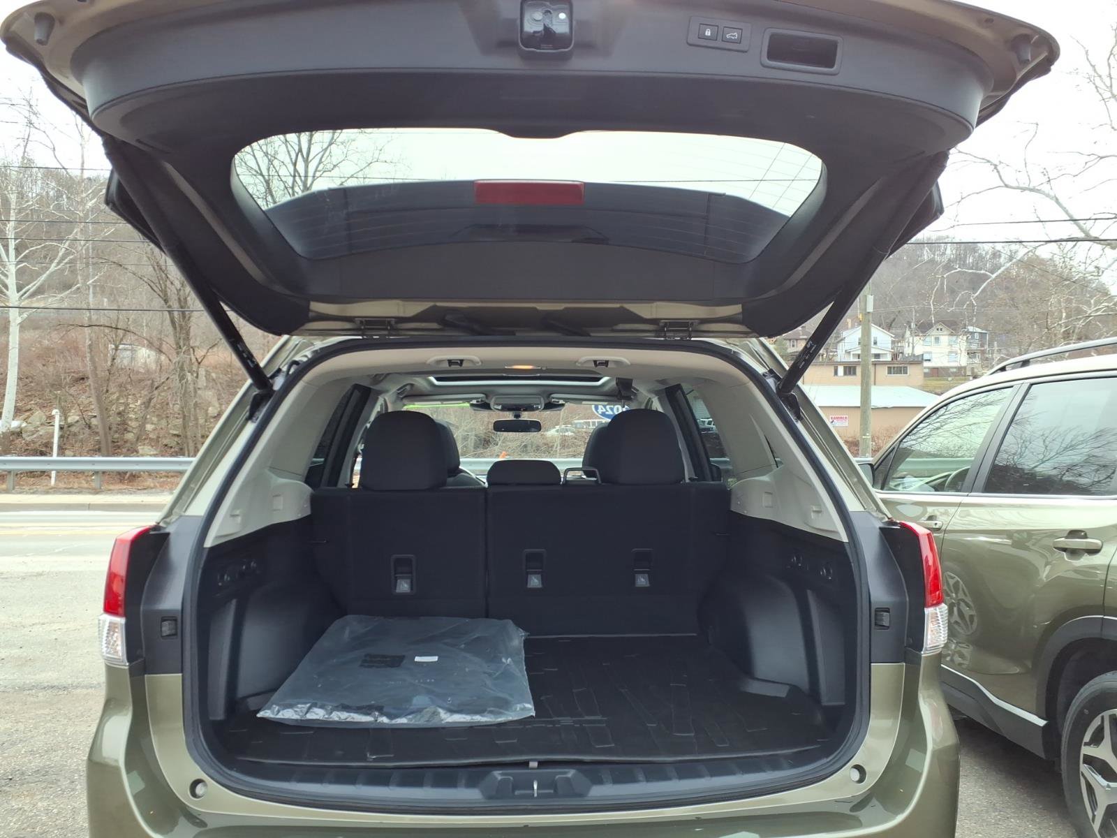 Used 2024 Subaru Forester Premium image 9