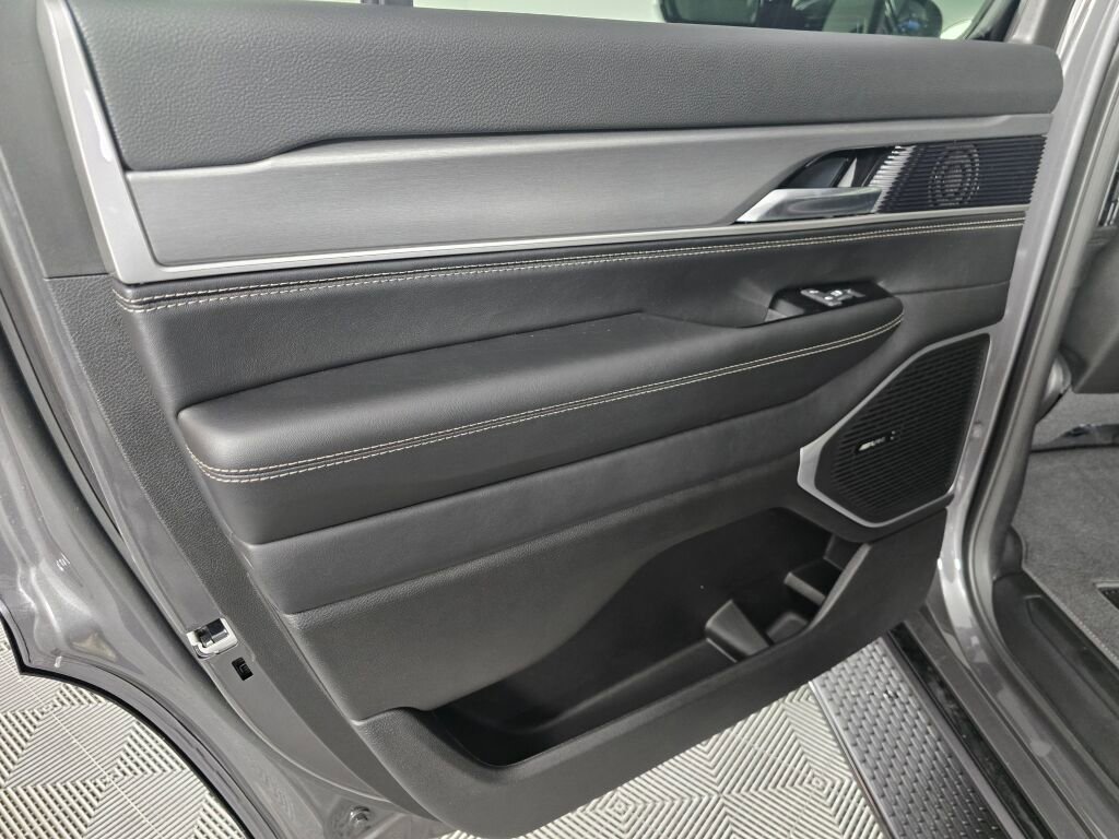 New 2026 Jeep Grand Wagoneer 4WD image 34