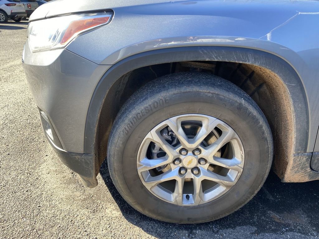 Used 2021 Chevrolet Traverse LS image 2