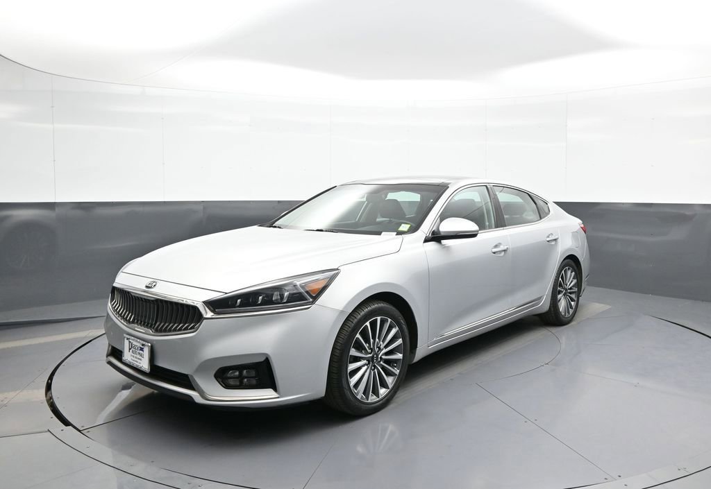 Certified 2017 Kia Cadenza Technology FWD image 1