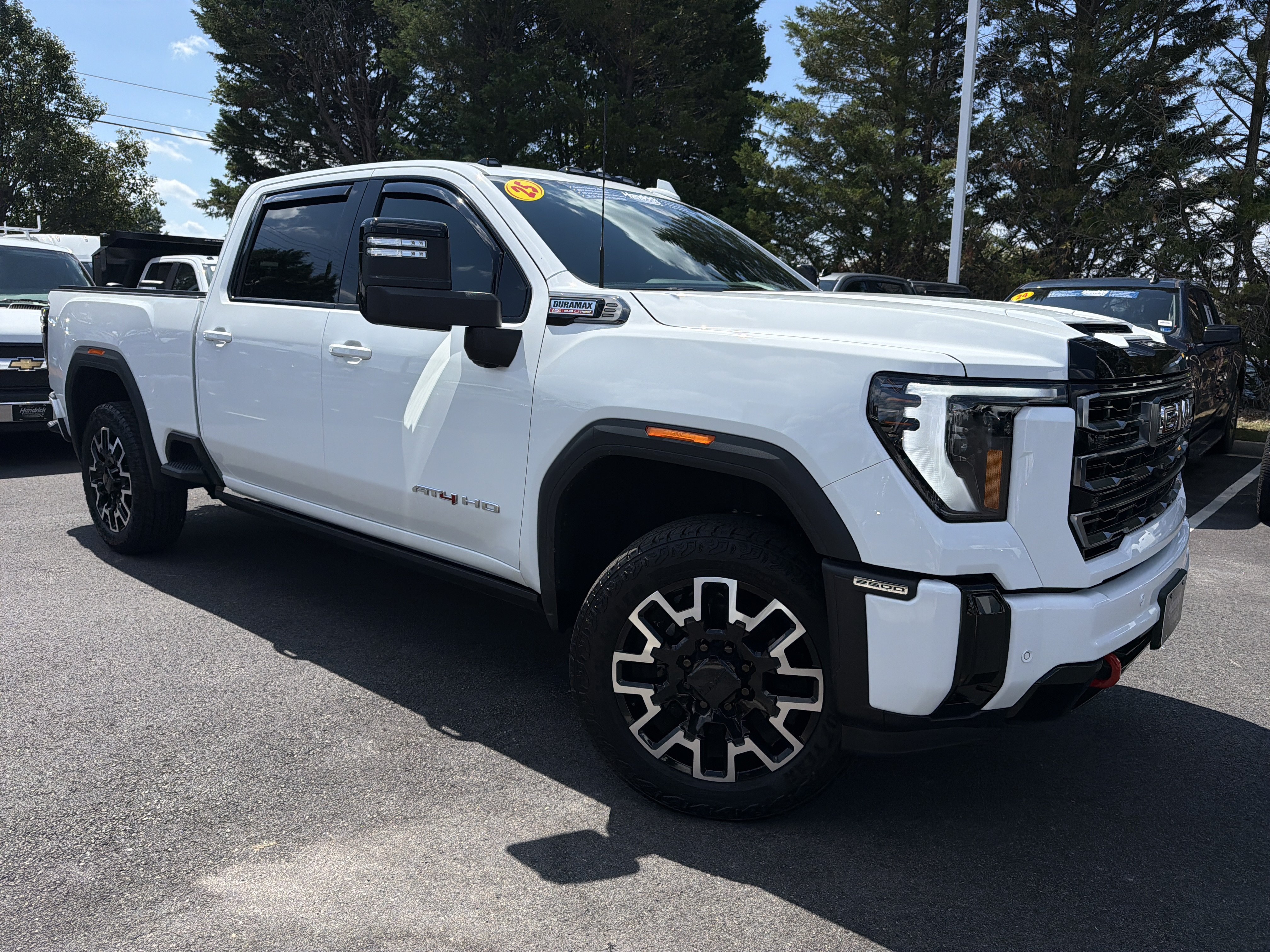 Used 2025 GMC Sierra 2500 AT4 w/ AT4 Premium Plus Package AWD/4WD image 2