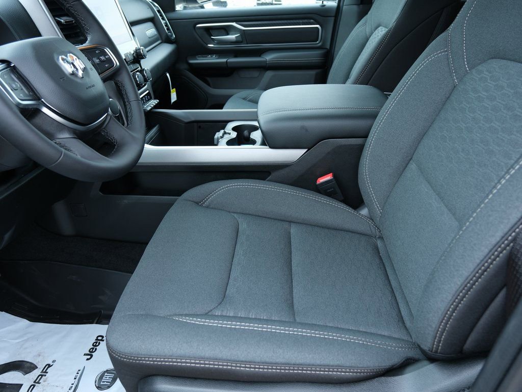New 2026 RAM 1500 4x4 Crew Cab image 5