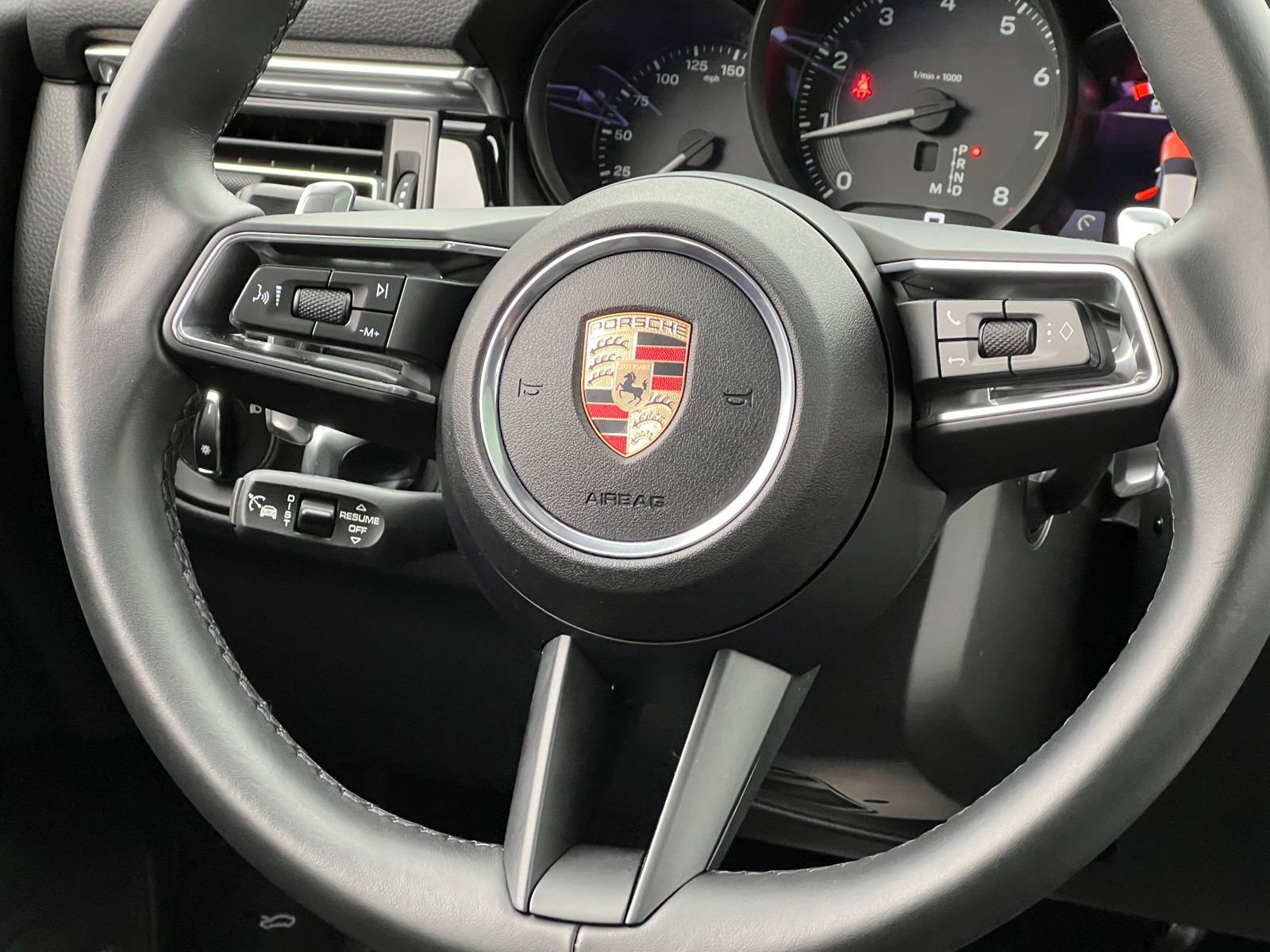 Certified 2025 Porsche Macan AWD/4WD image 23