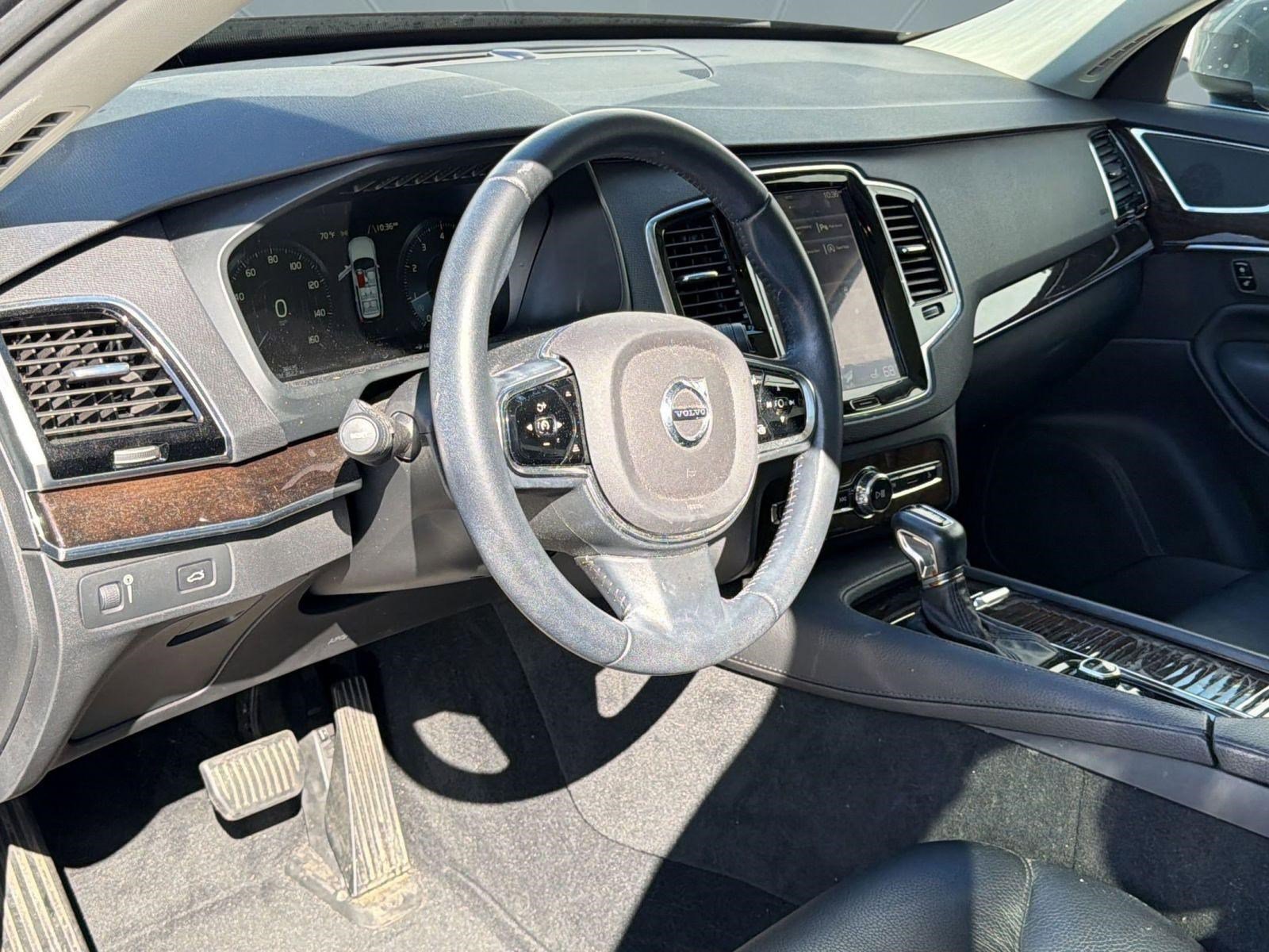 Used 2016 Volvo XC90 T6 Momentum w/ Momentum Plus Package image 4