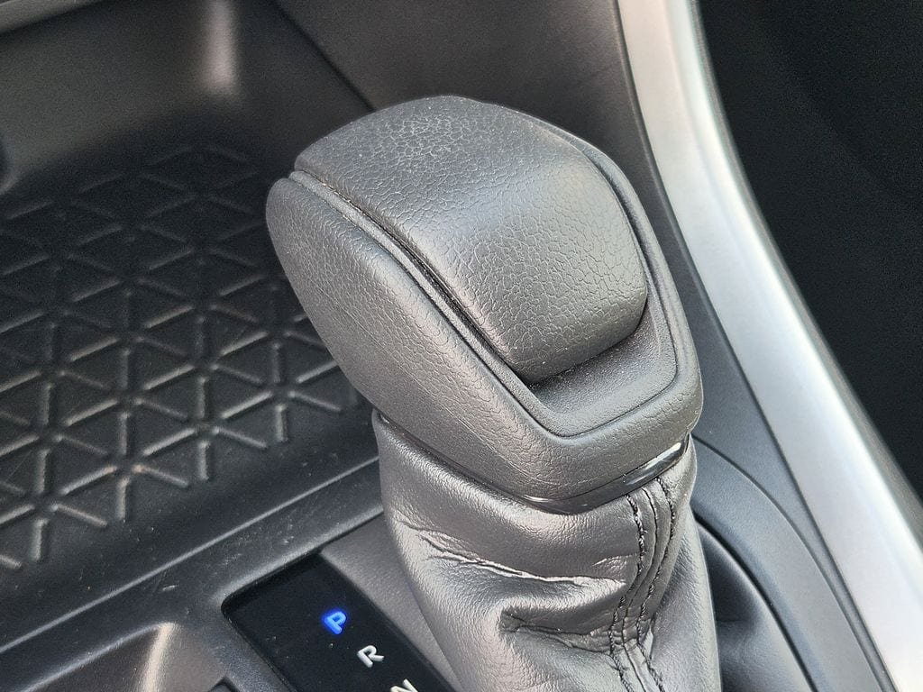 Used 2025 Toyota RAV4 XLE FWD image 21