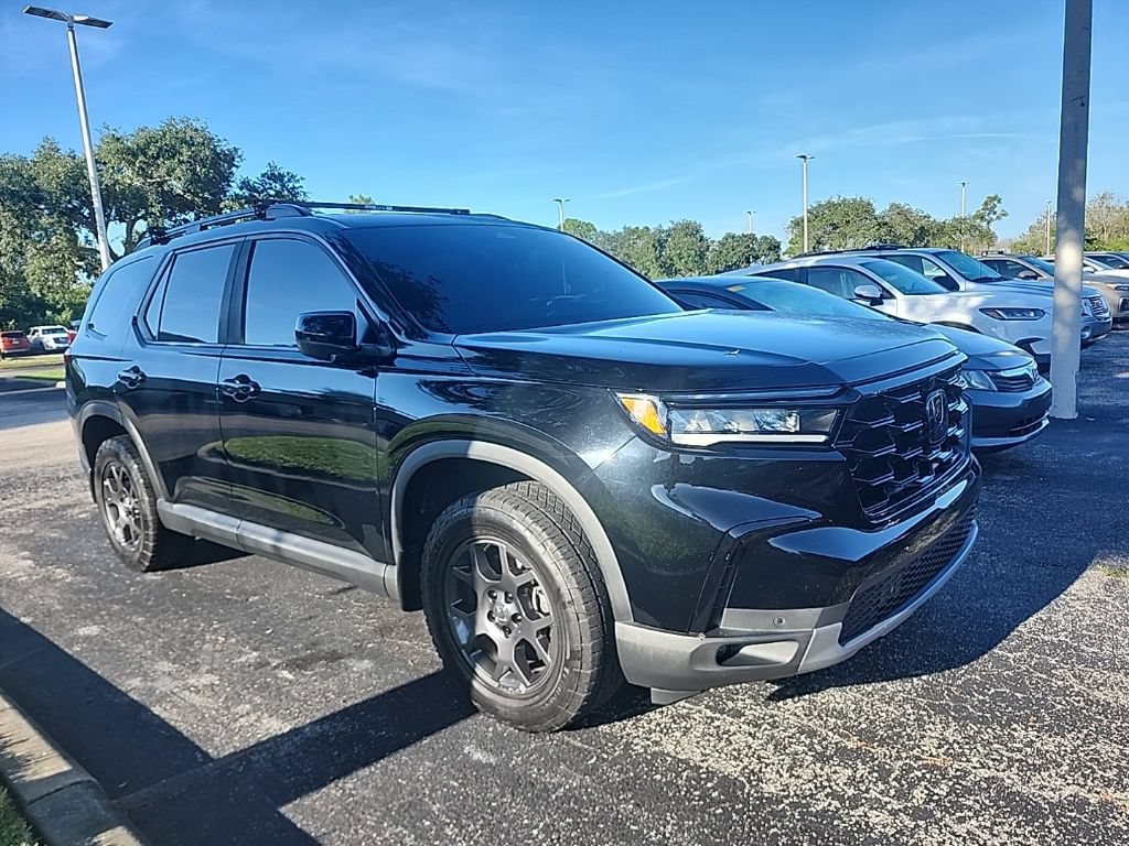 Used 2024 Honda Pilot TrailSport image 1