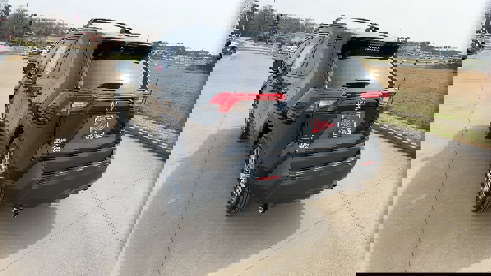 Used 2021 Toyota RAV4 XLE Premium image 7