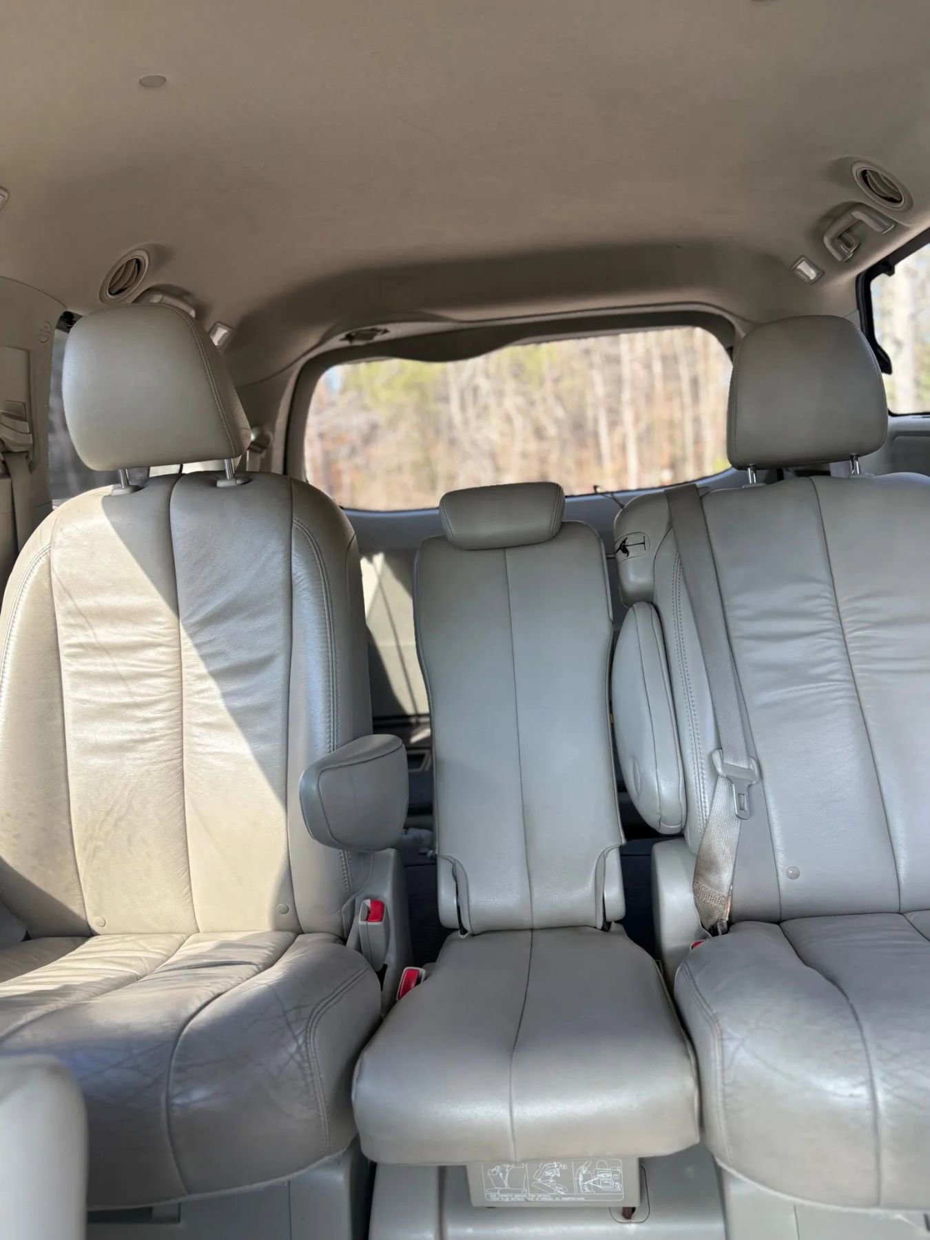 Used 2011 Toyota Sienna XLE w/ Entertainment Pkg image 11