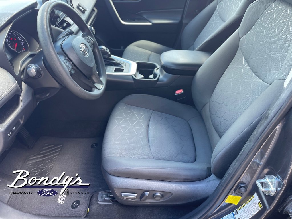 Used 2021 Toyota RAV4 XLE AWD/4WD image 10