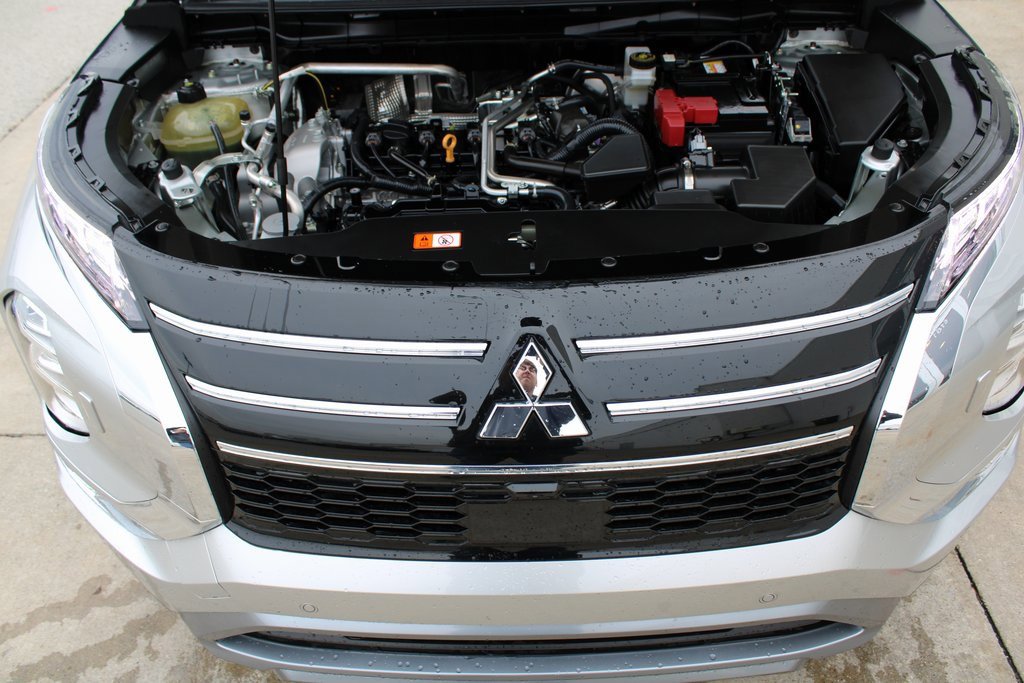 Used 2025 Mitsubishi Outlander SE image 32