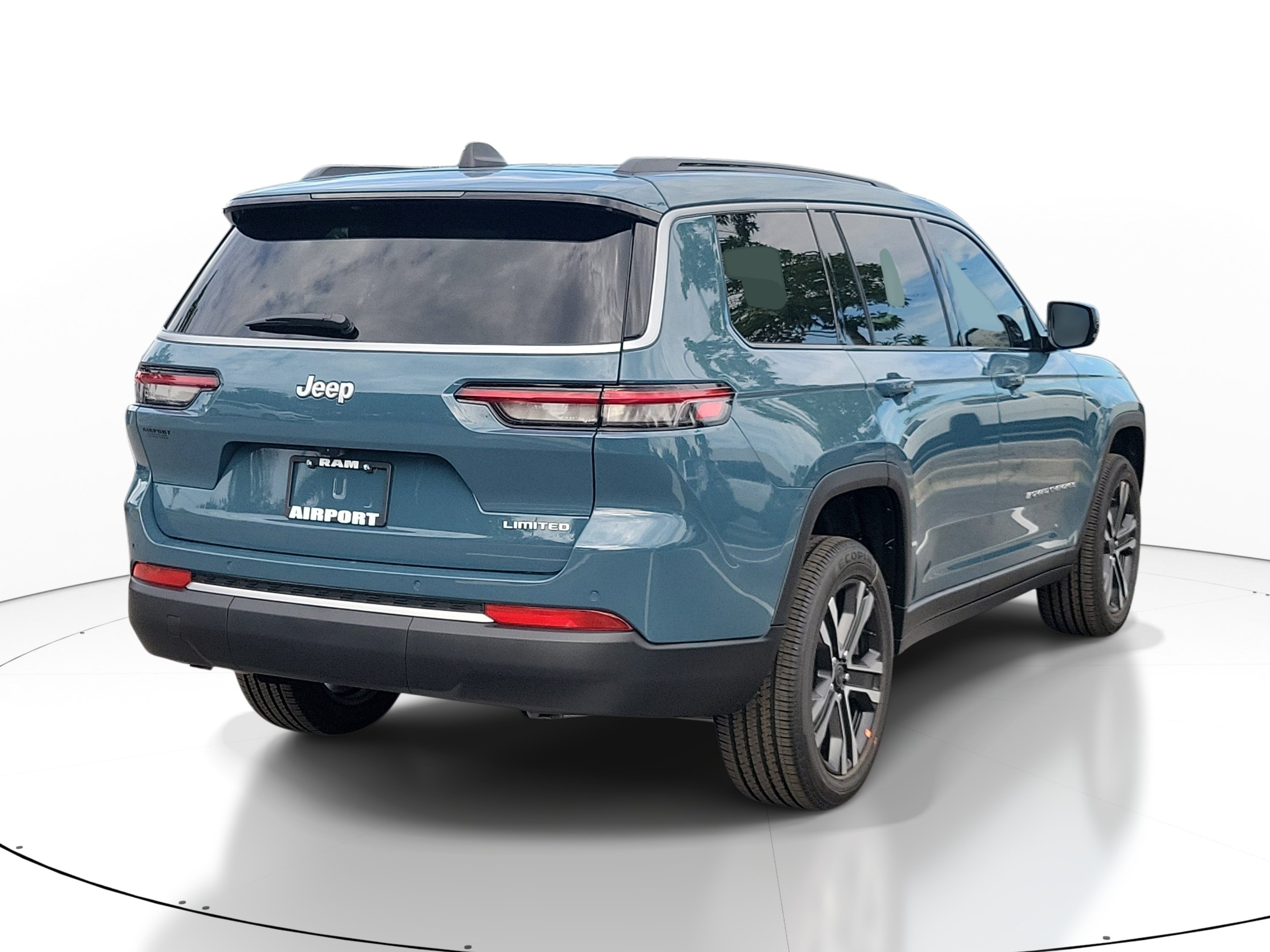 New 2027 Jeep Grand Cherokee L Limited RWD image 4