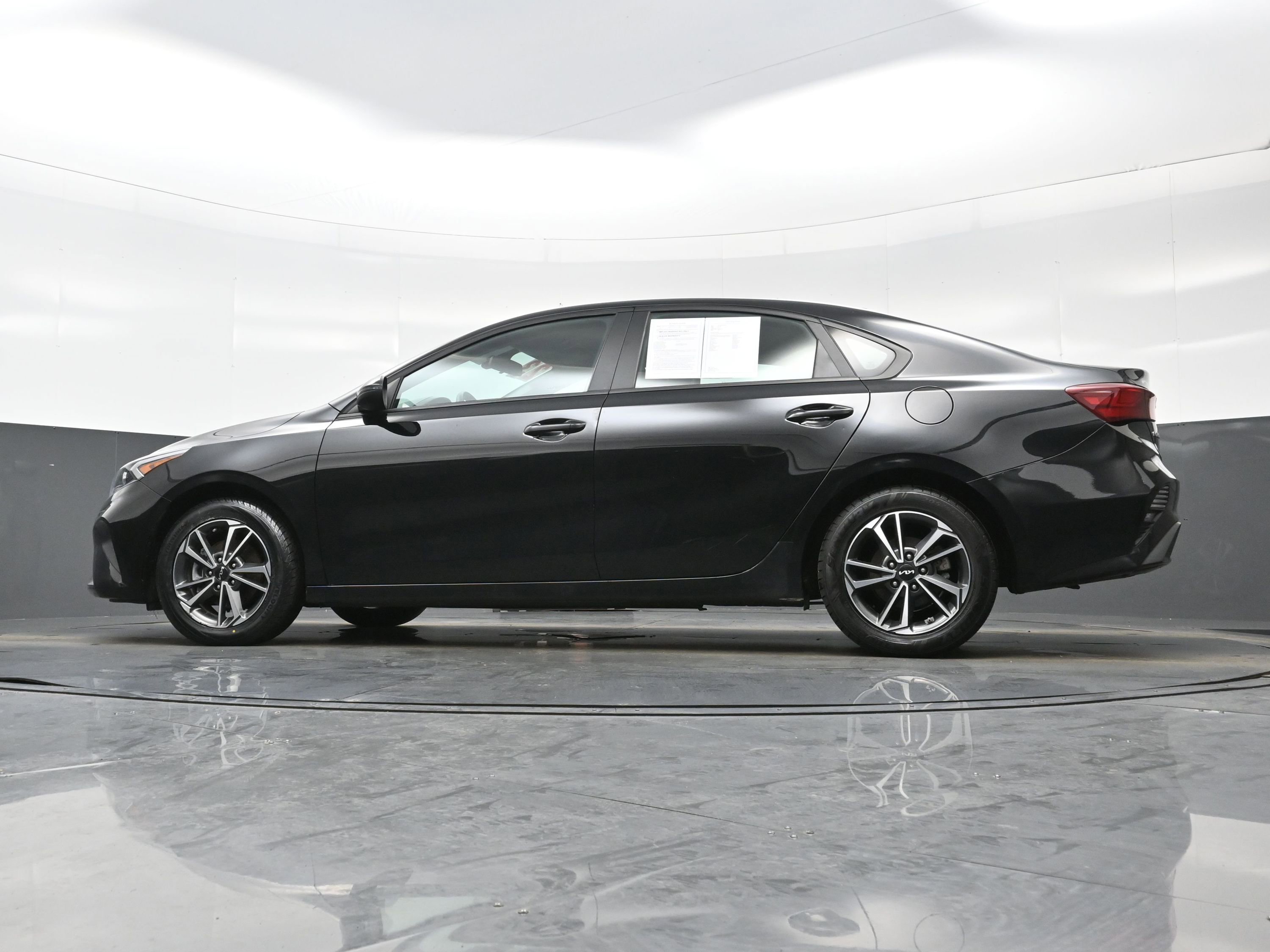 Used 2023 Kia Forte LXS w/ LXS Technology Package FWD image 27