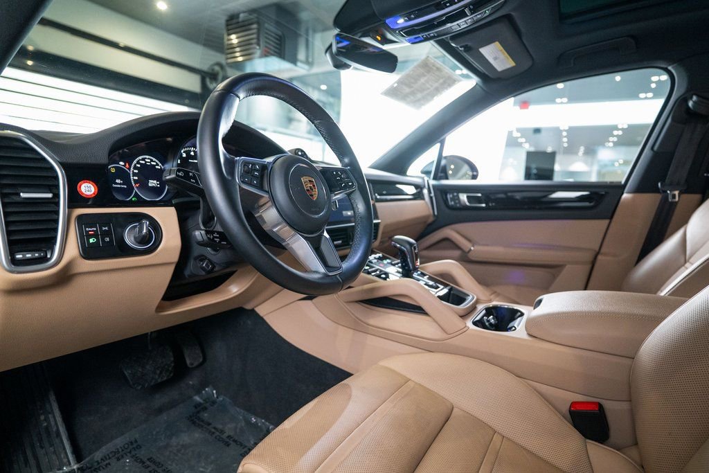 Used 2023 Porsche Cayenne image 4