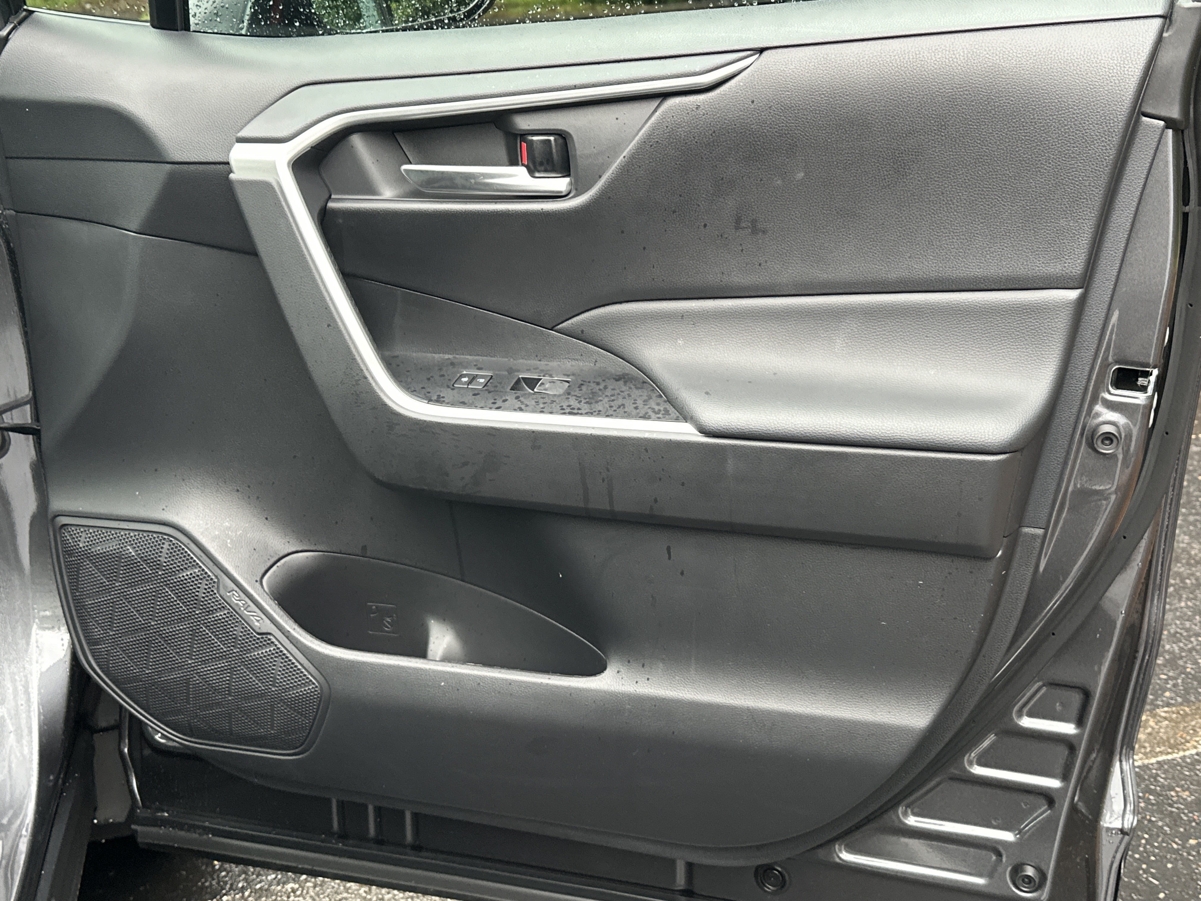 Used 2025 Toyota RAV4 XLE w/ Convenience Package FWD image 16