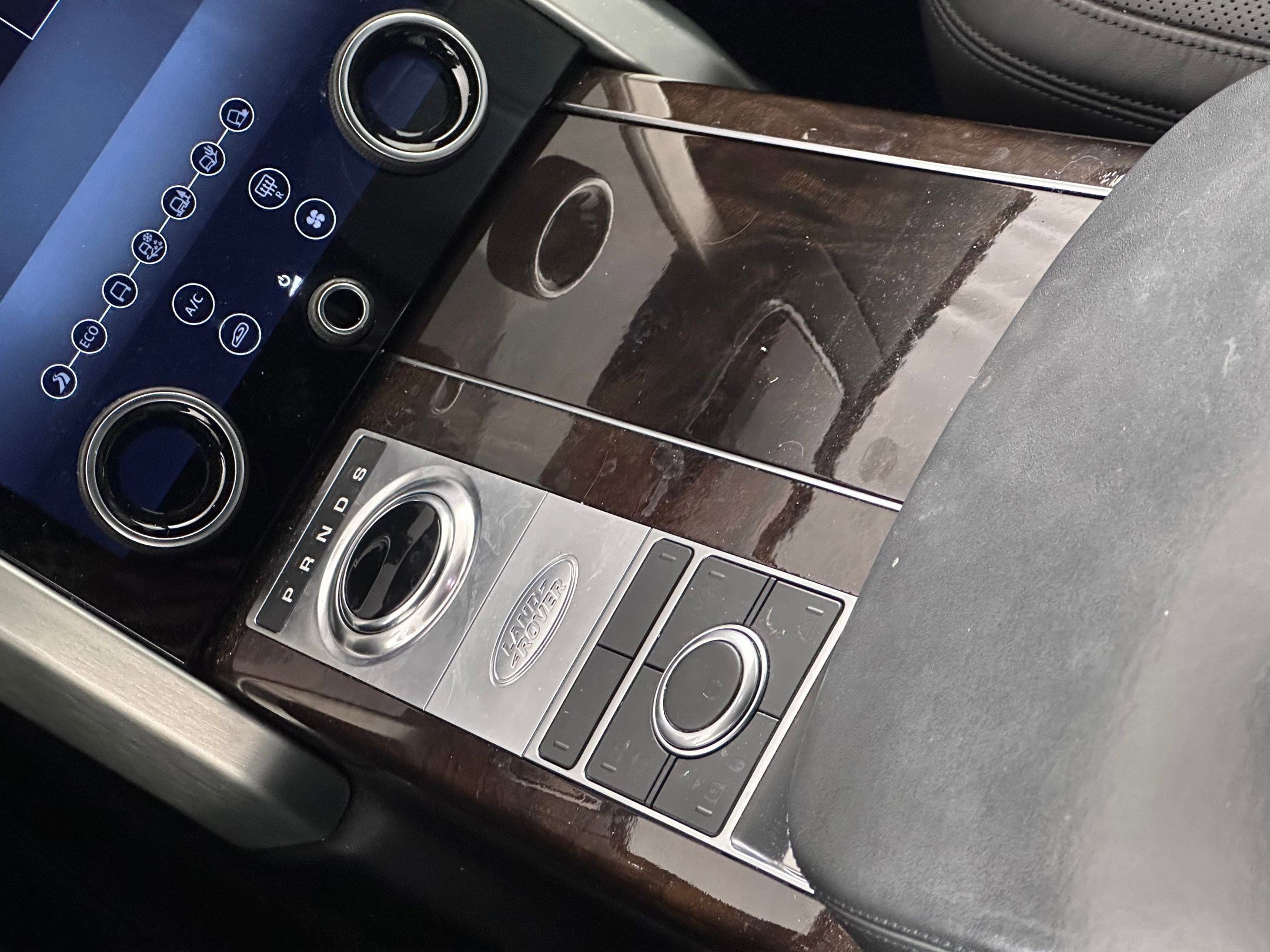 Used 2020 Land Rover Range Rover HSE image 24