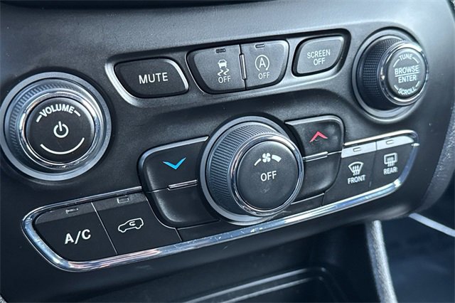 Used 2020 Jeep Cherokee Latitude image 28