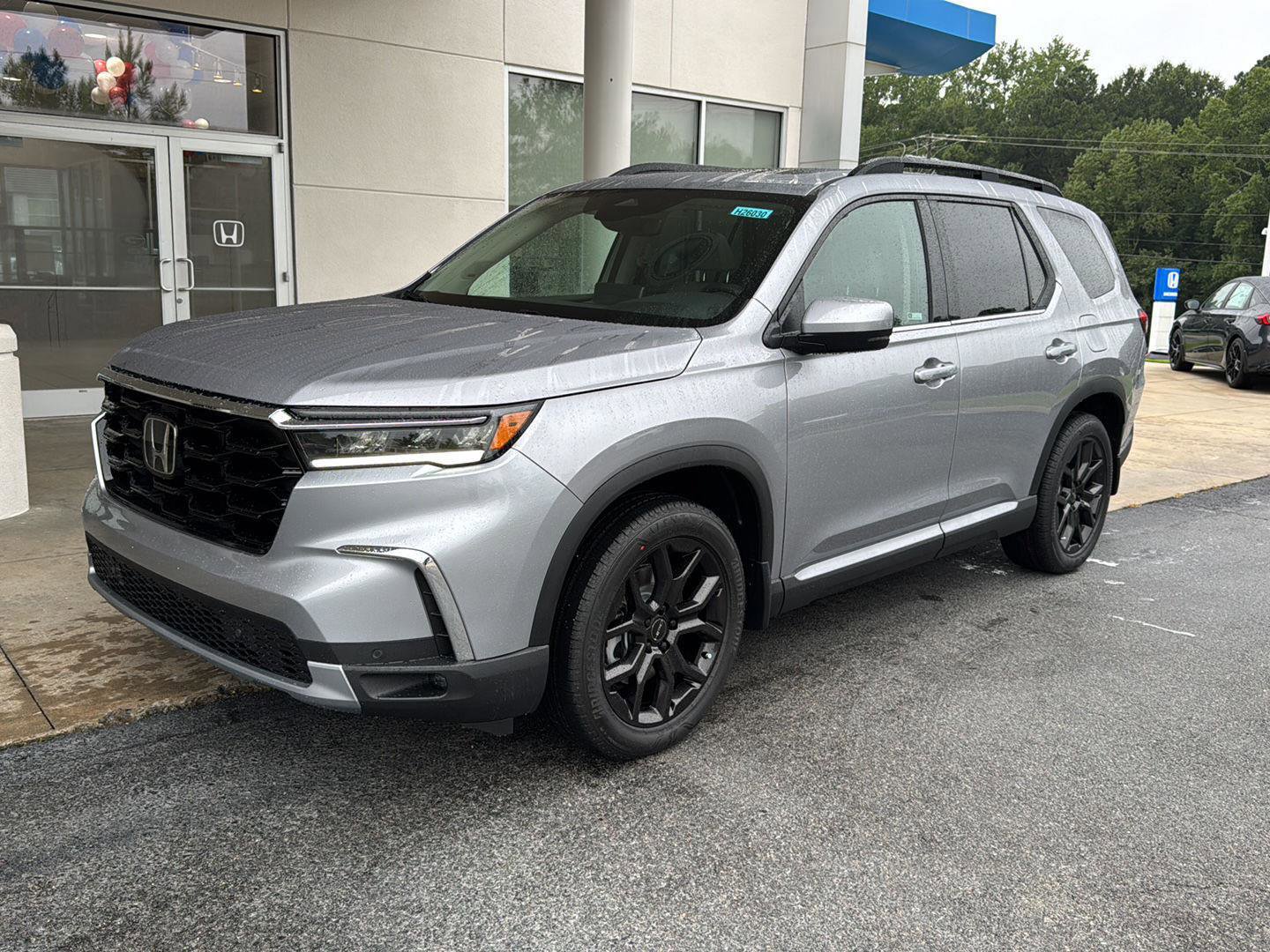 New 2025 Honda Pilot Touring image 1