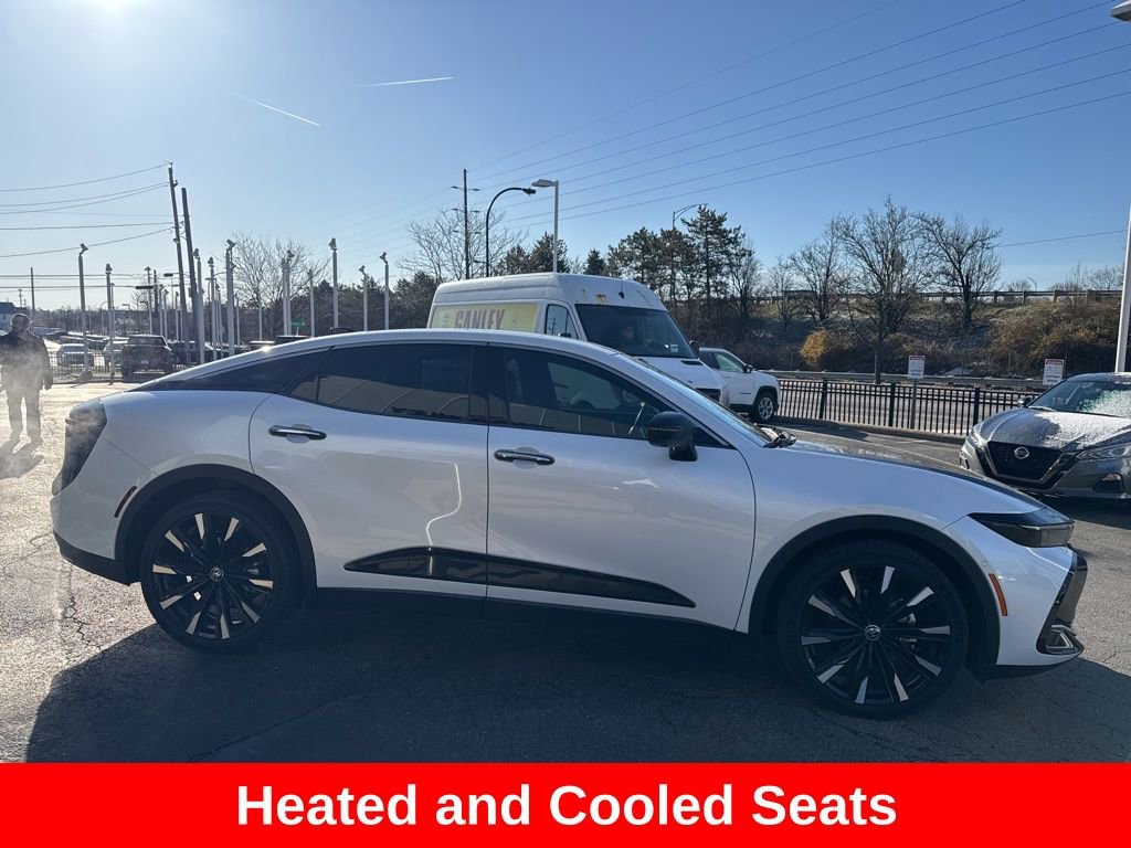 Used 2023 Toyota Crown Platinum image 8