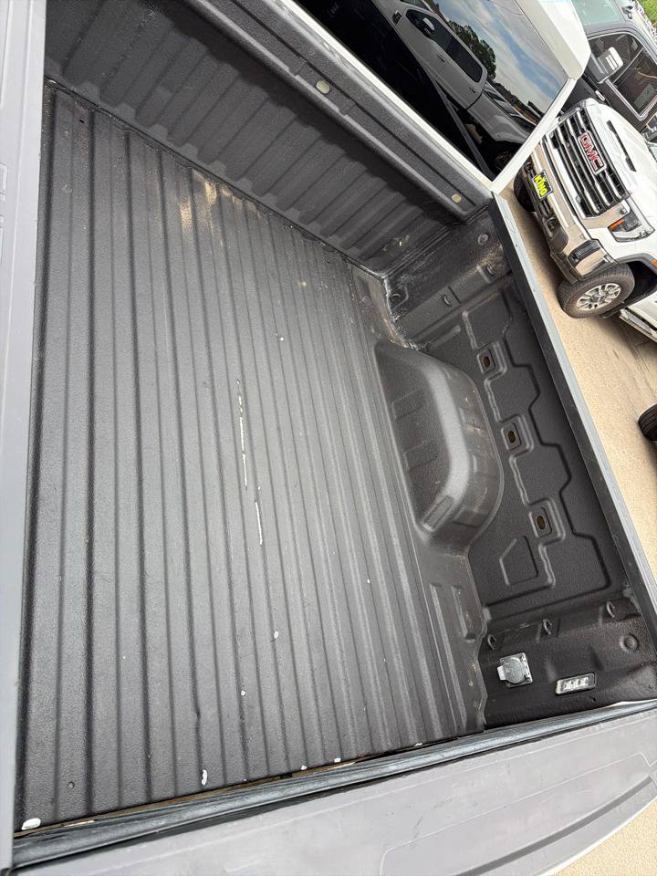 Used 2022 Chevrolet Silverado 1500 LT AWD/4WD image 5