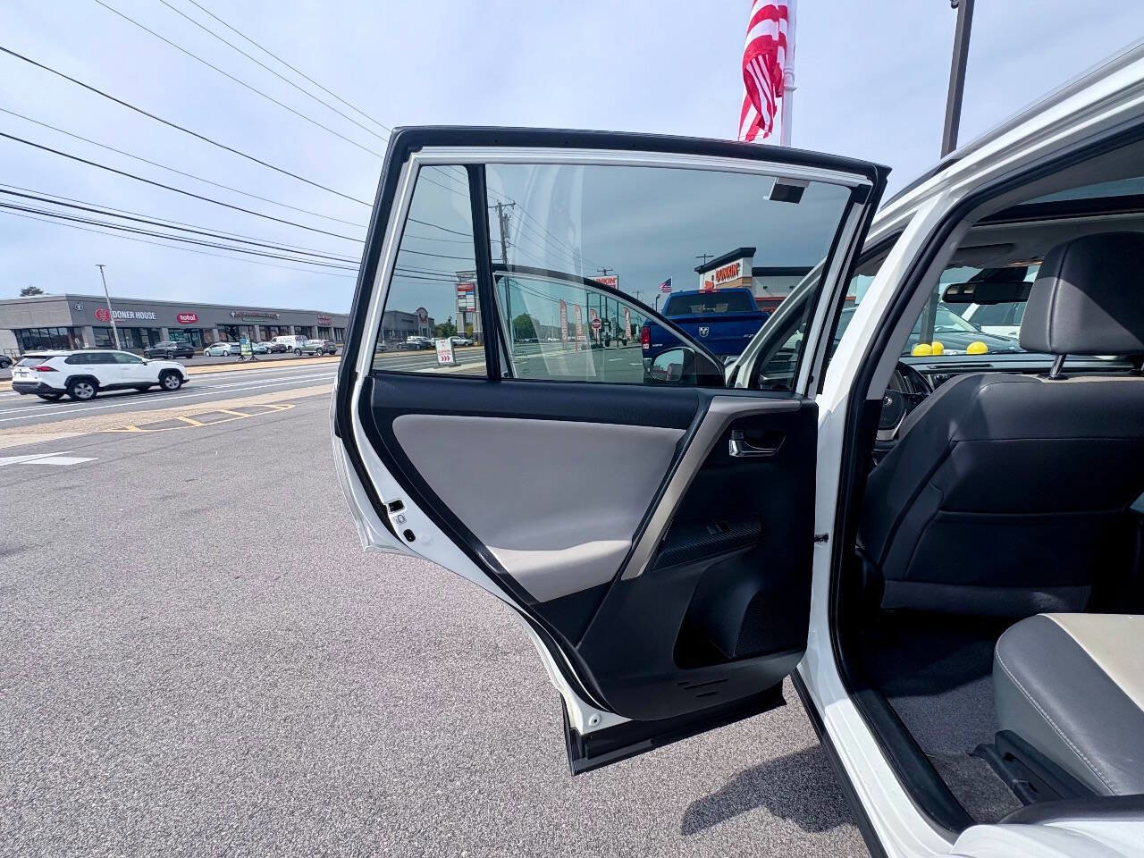 Used 2015 Toyota RAV4 Limited w/ Technology Package image 28