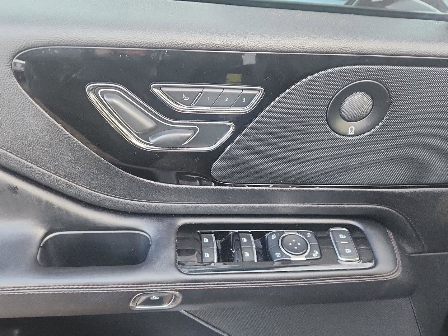 Used 2021 Lincoln Aviator Reserve w/ Equipment Group 201A image 12