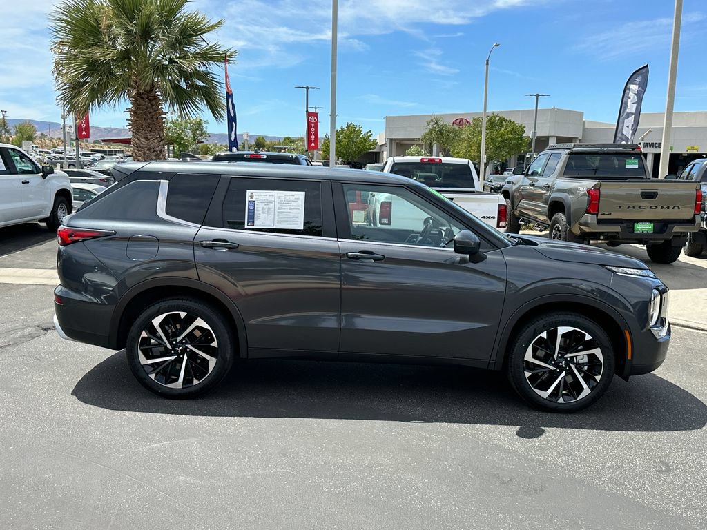 Used 2024 Mitsubishi Outlander SE AWD/4WD image 11