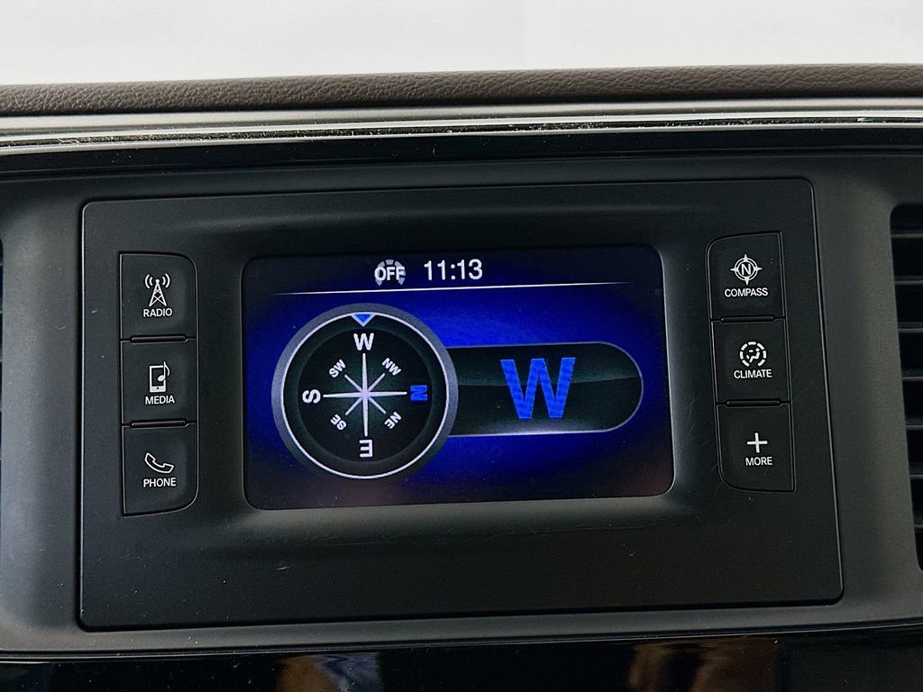 Used 2017 Chrysler Pacifica Touring-L FWD image 19