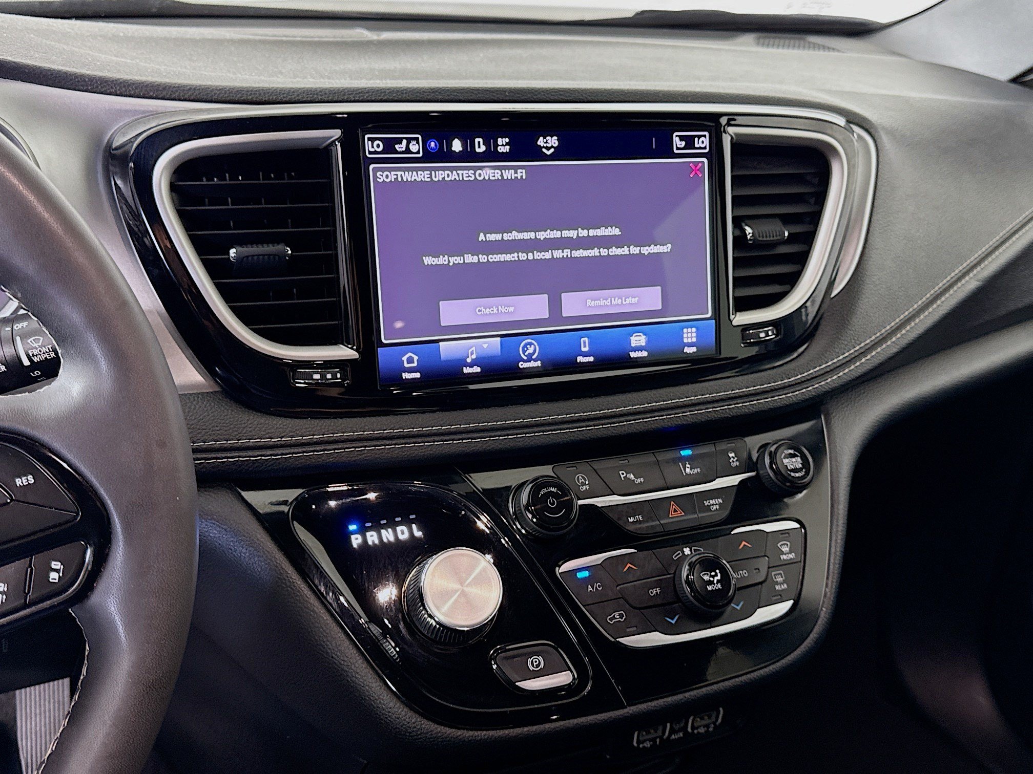 Used 2023 Chrysler Pacifica Touring FWD image 18