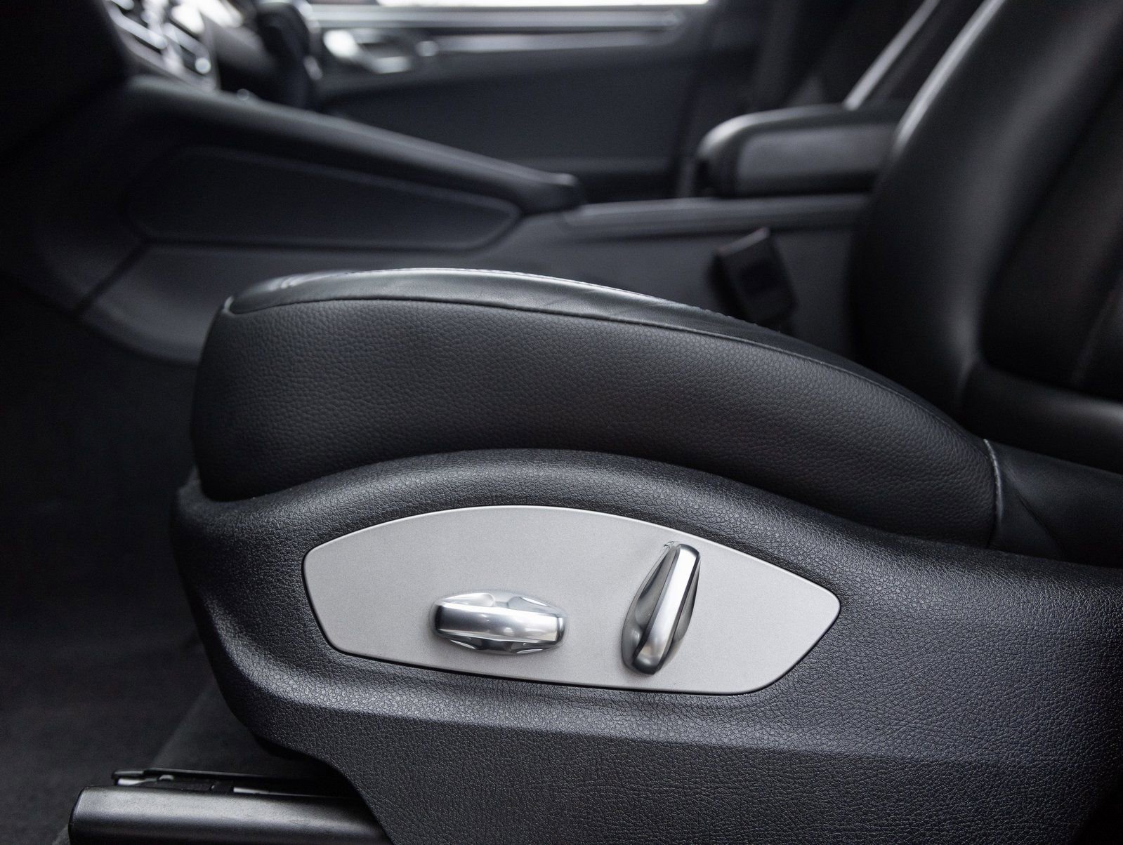 Certified 2023 Porsche Macan S image 21