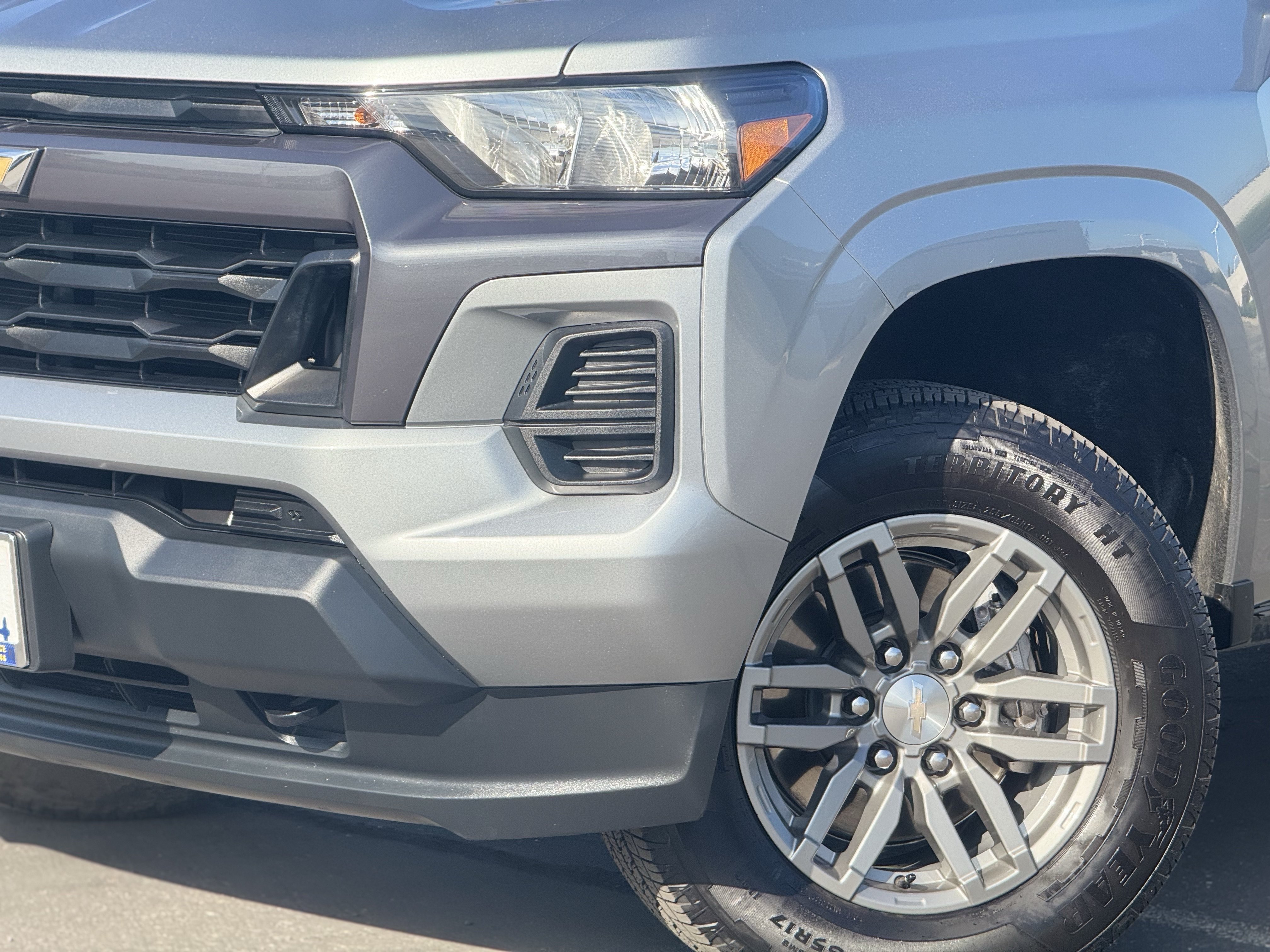 Used 2024 Chevrolet Colorado LT AWD/4WD image 3