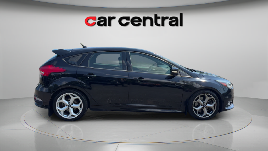 Used 2018 Ford Focus ST FWD image 6