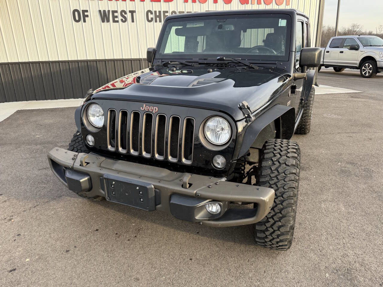 Used 2016 Jeep Wrangler Unlimited Sahara image 2