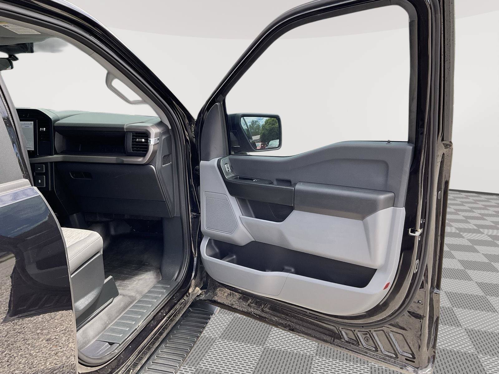 Used 2024 Ford F150 XL w/ Equipment Group 103A High AWD/4WD image 20