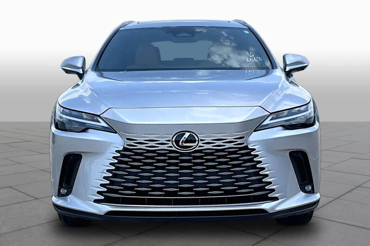 New 2026 Lexus RX 450h AWD image 2